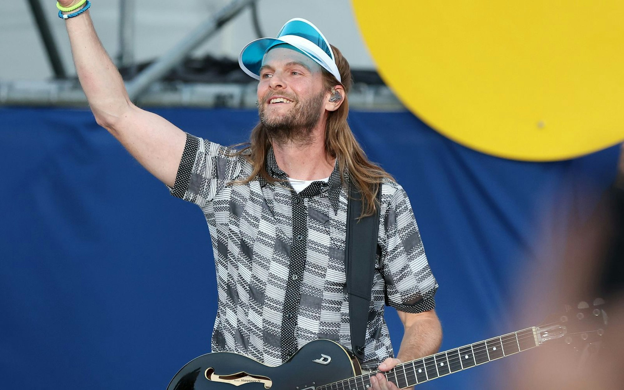 „Wir haben uns immer relativ kurzfristige Ziele gesetzt“, erklärt Peter Brugger im Interview: „Am Anfang war es mal ein Konzert spielen, dann mal aus München rausfahren, mal auf Tour gehen, mal eine Platte machen, dann vielleicht mal eine Platte bei einem großen Label machen. So haben wir uns von einem Schritt zum nächsten gedacht und gehofft und gearbeitet.“ (Bild: 2022 Getty Images/Alexander Hassenstein)