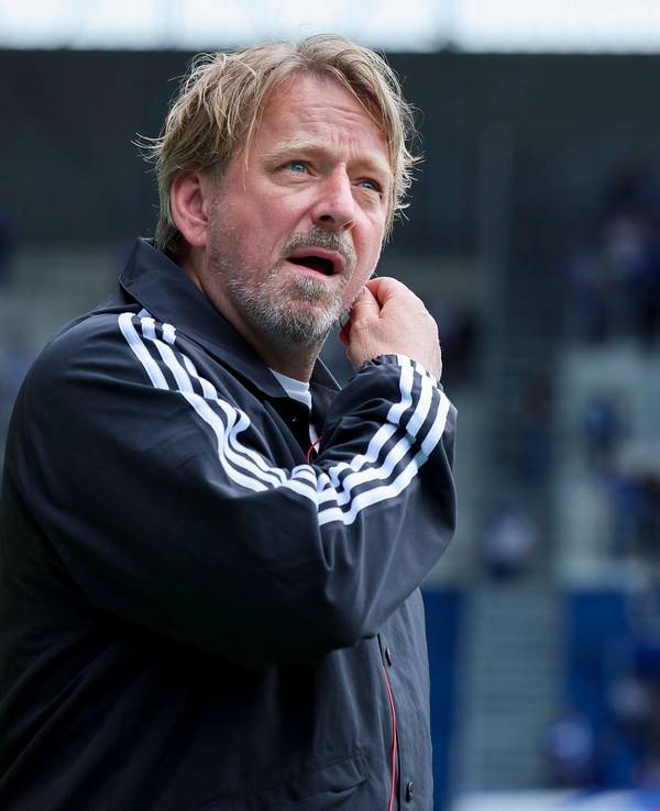 Ein Spiel von Fortuna Düsseldorf geht Sven Mislintat an die Nerven.