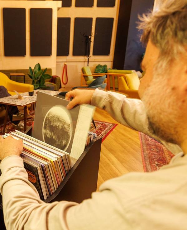 Listening-Cafés im Trend: mit bewusstem Musikgenuss runterkommen