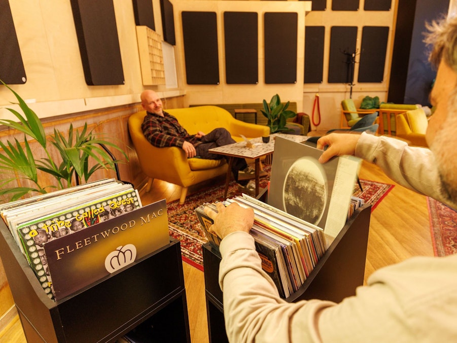 Listening-Cafés im Trend: mit bewusstem Musikgenuss runterkommen