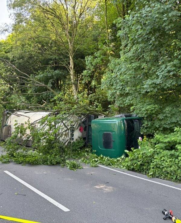 Unfall mit Gefahrguttransporter in Gladbeck
