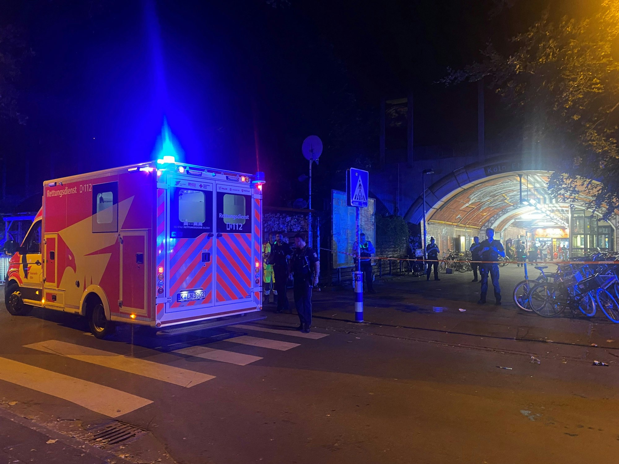 Polizeieinsatz am Bahnhof Ehrenfeld.