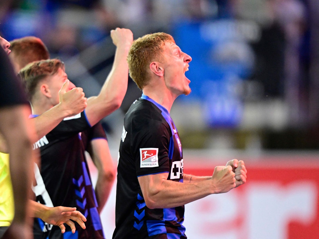 Laurin Curda (r.) jubelt nach seinem Treffer gegen den VfL.