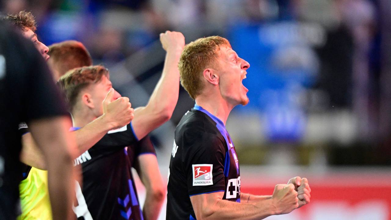 Laurin Curda (r.) jubelt nach seinem Treffer gegen den VfL.