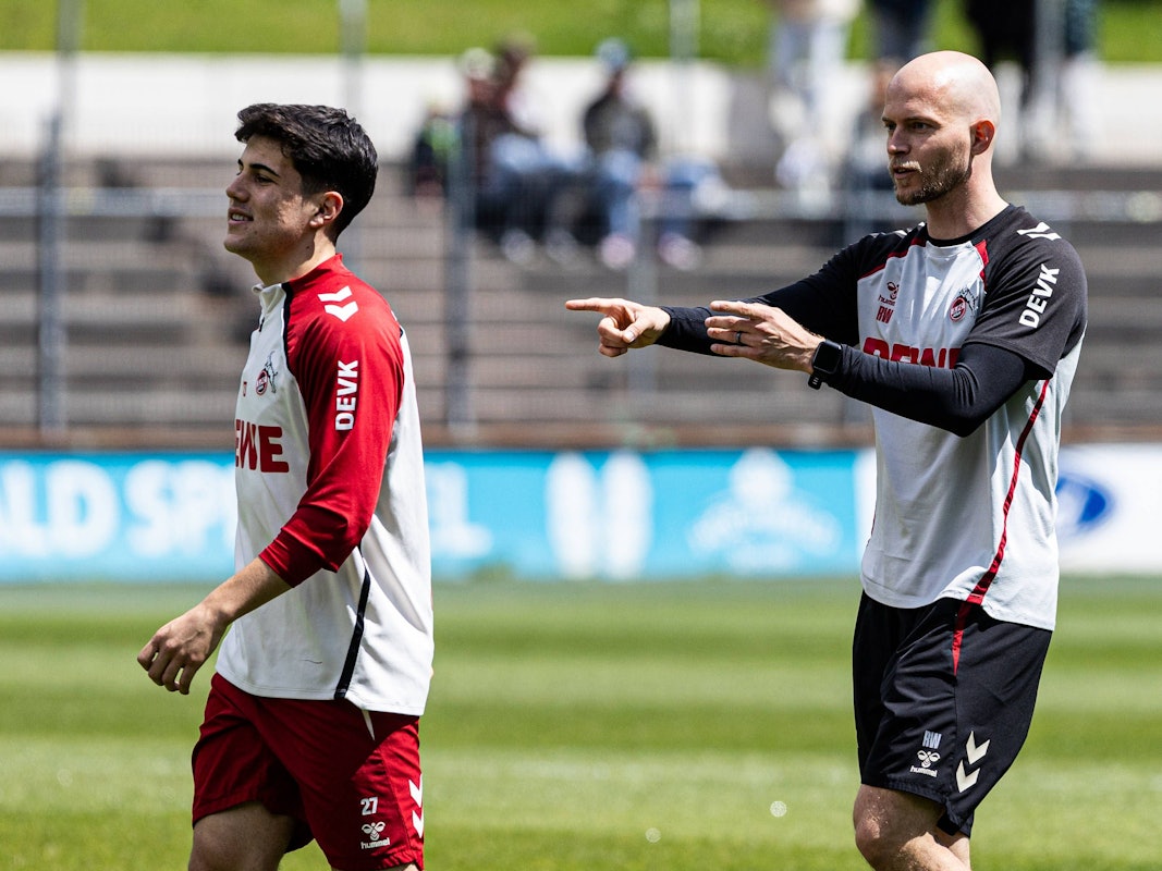 Training im Franz-Kremer-Stadion: René Wagner mit Felipe Chavez.