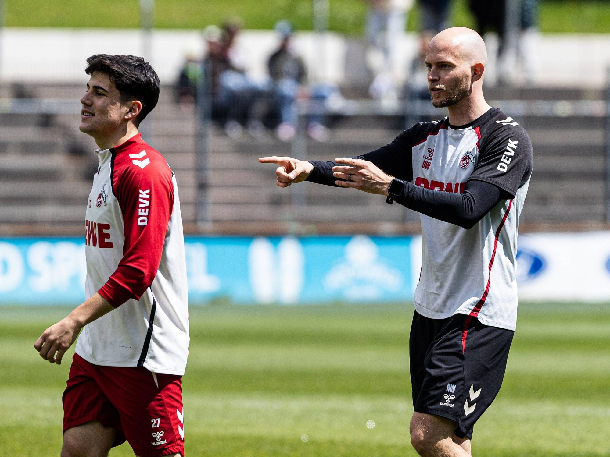 René Wagner gibt Felipe Chavez Anweisungen.