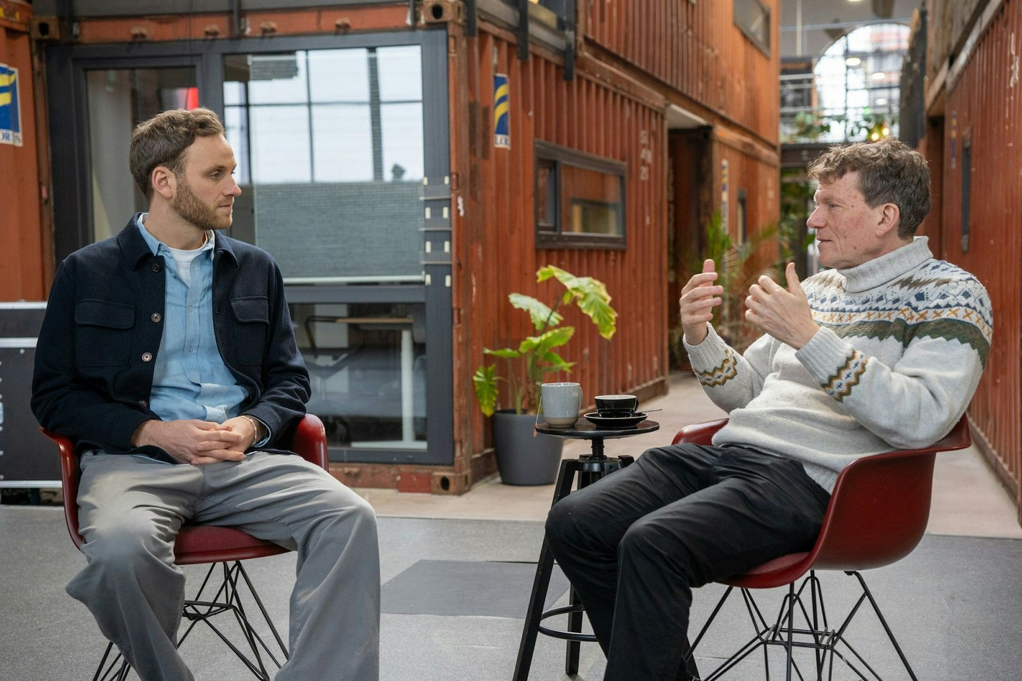Professor Hartmut Rosa (rechts) sieht bei Longevity-Fanatikern „einen gewissen Widerspruch“. (Bild: ZDF/Marius Fuchtmann)