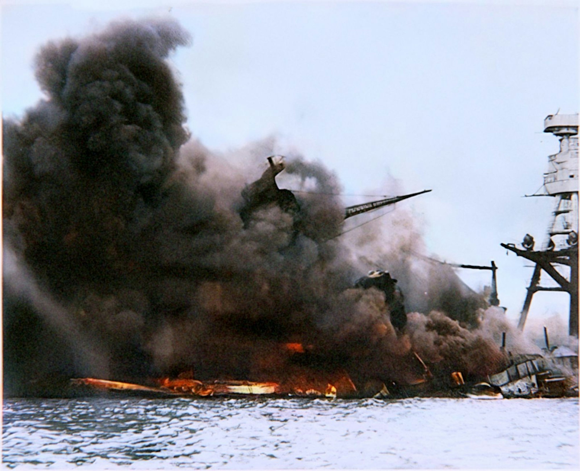 Beim japanischen Luftangriff auf die amerikanische Pazifikflotte auf Pearl Harbour starben am 7. Dezember 1941 innerhalb von 90 Minuten 2.403 US-Amerikaner. (Bild: History Channel)