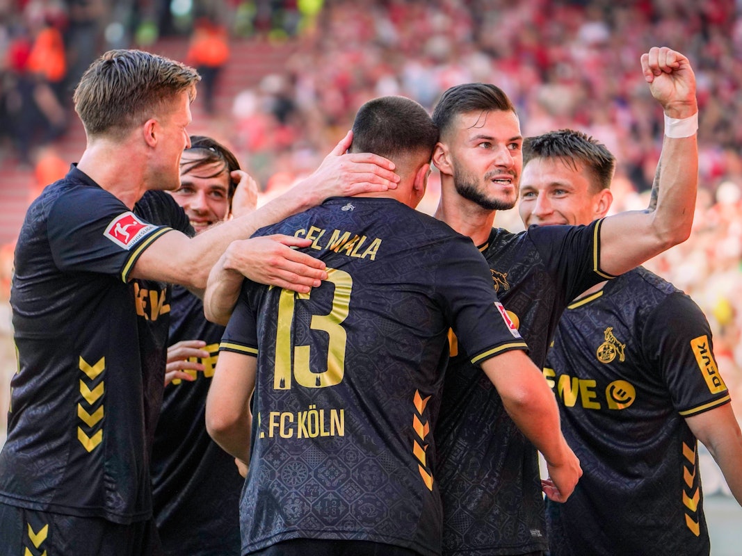 Tom Krauß jubelt mit den Kollegen beim 1. FC Köln.