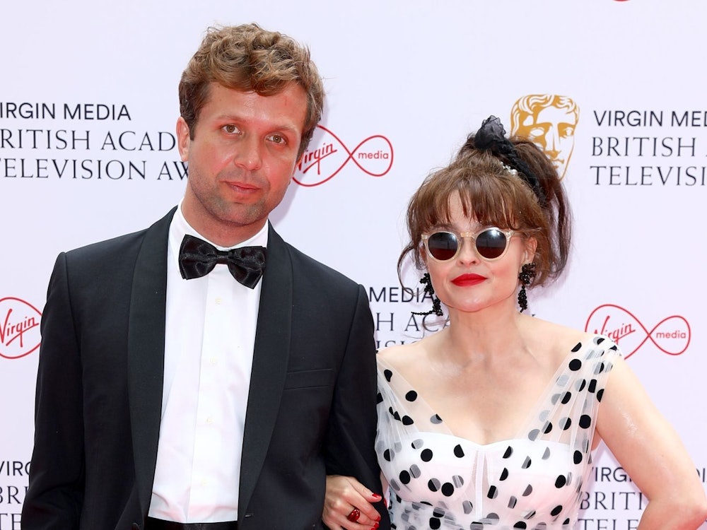 Helena Bonham Carter und Rye Holmboe sind seit 2018 ein glückliches Paar. Die beiden trennt ein Altersunterschied von 22 Jahren. Die Schauspielerin feiert am 26. Mai ihren 60. Geburtstag, demnach ist der Psychoanalytiker und Autor rund 38 Jahre alt. (Bild: 2021 Getty Images/Tim P. Whitby)