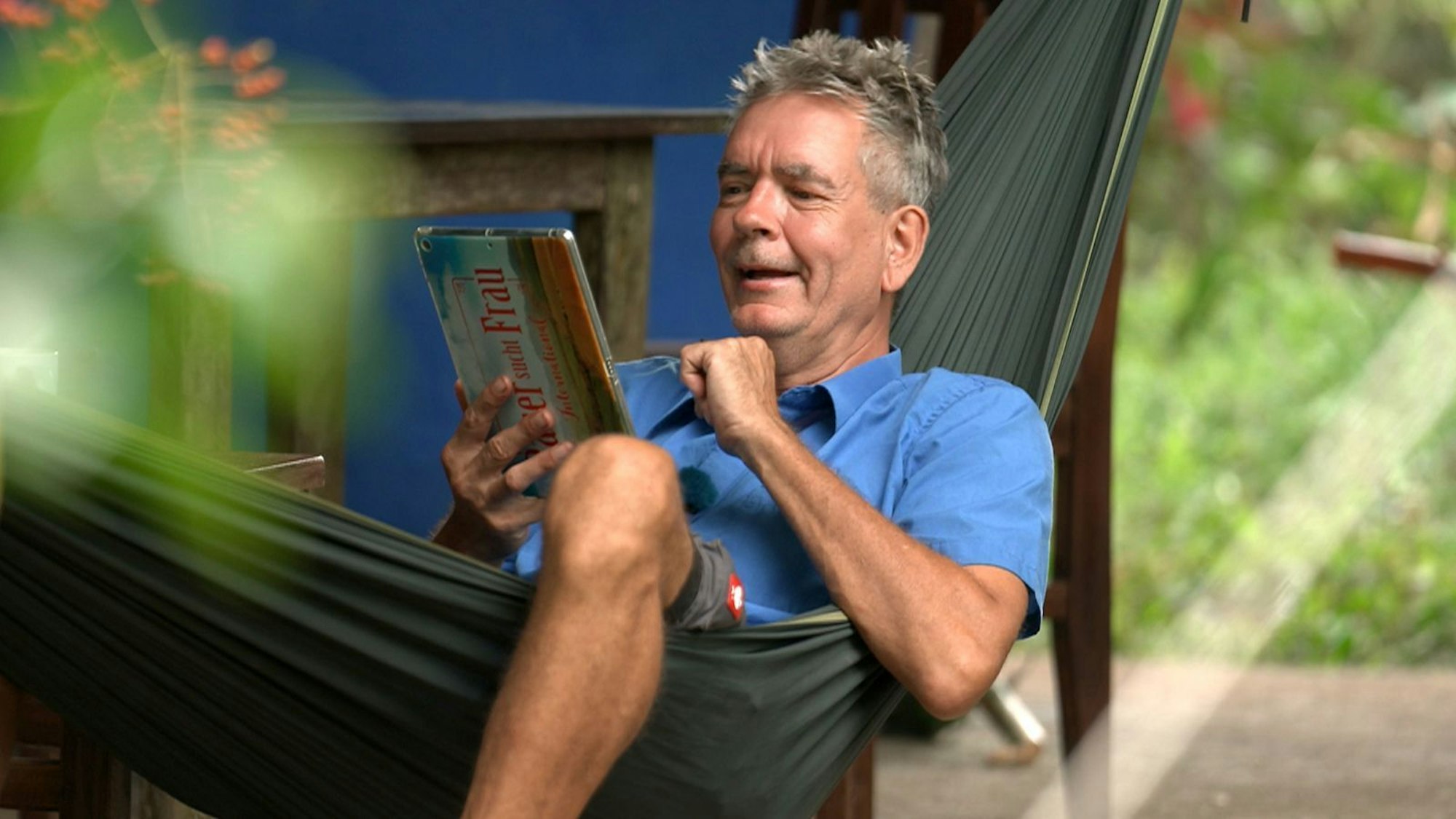 Bauer Mathias hat die Frauen zu sich in den Dschungel eingeladen. (Bild: RTL)
