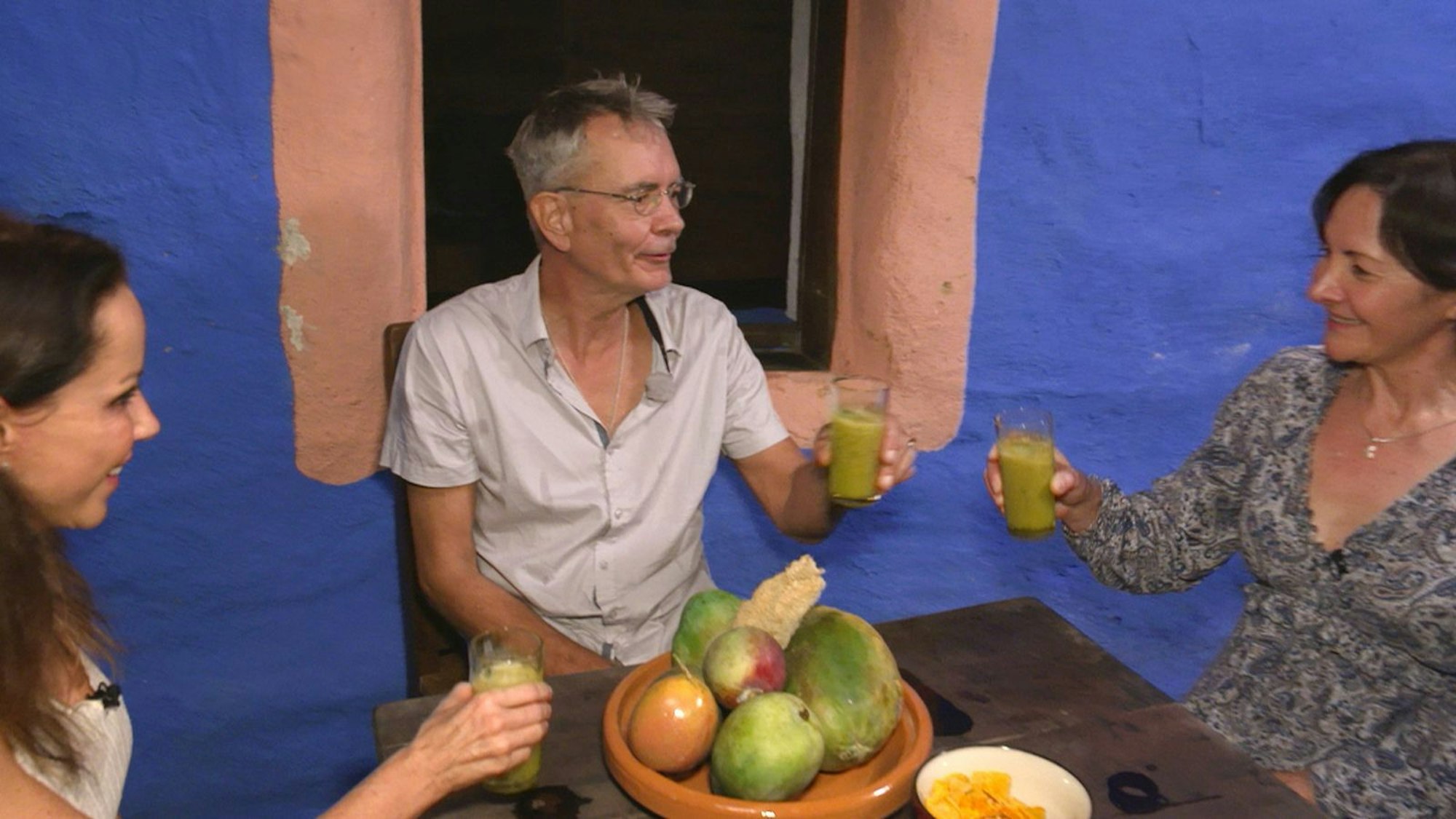 Beim Smoothie entgleist die Konversation schnell. (Bild: RTL)