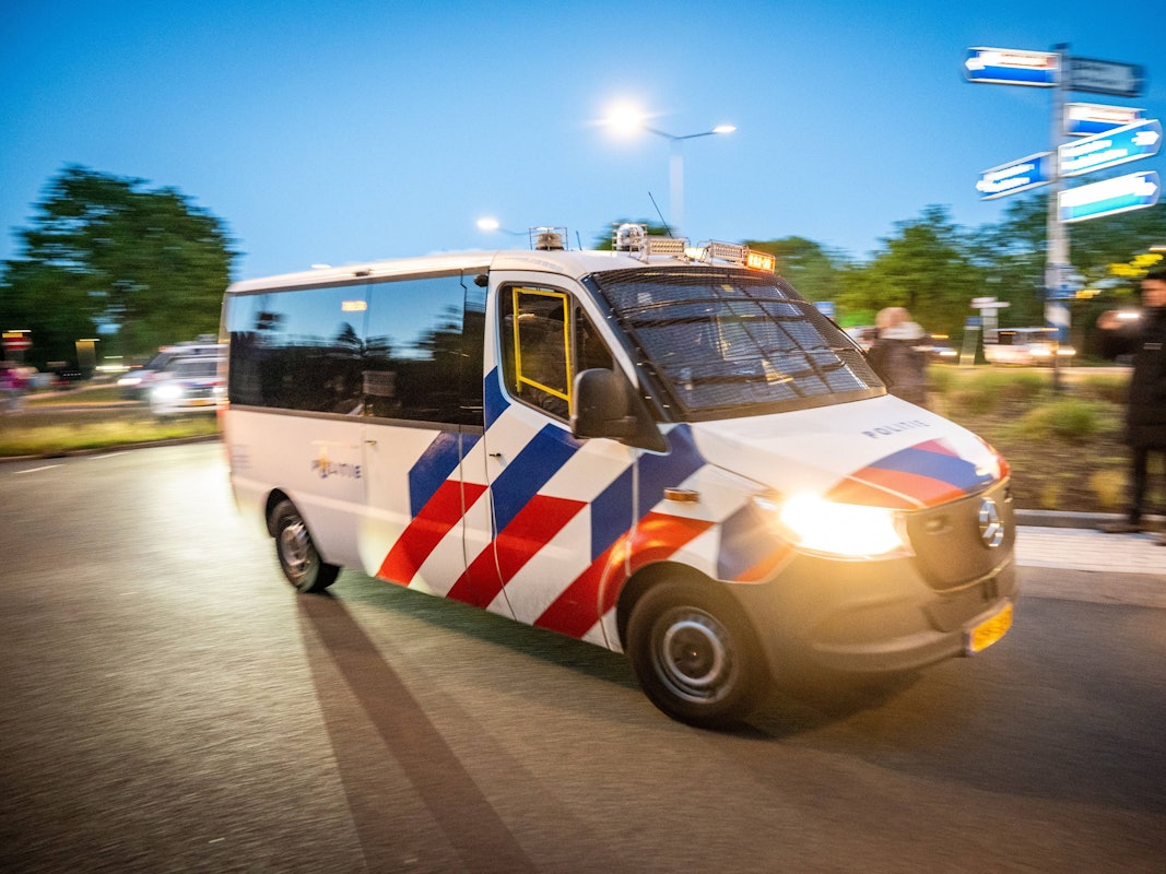 Beim Zusammenstoß zwischen einem Schulbus und einem Zug in Belgien hat es nach Regierungsangaben mehrere Opfer gegeben.