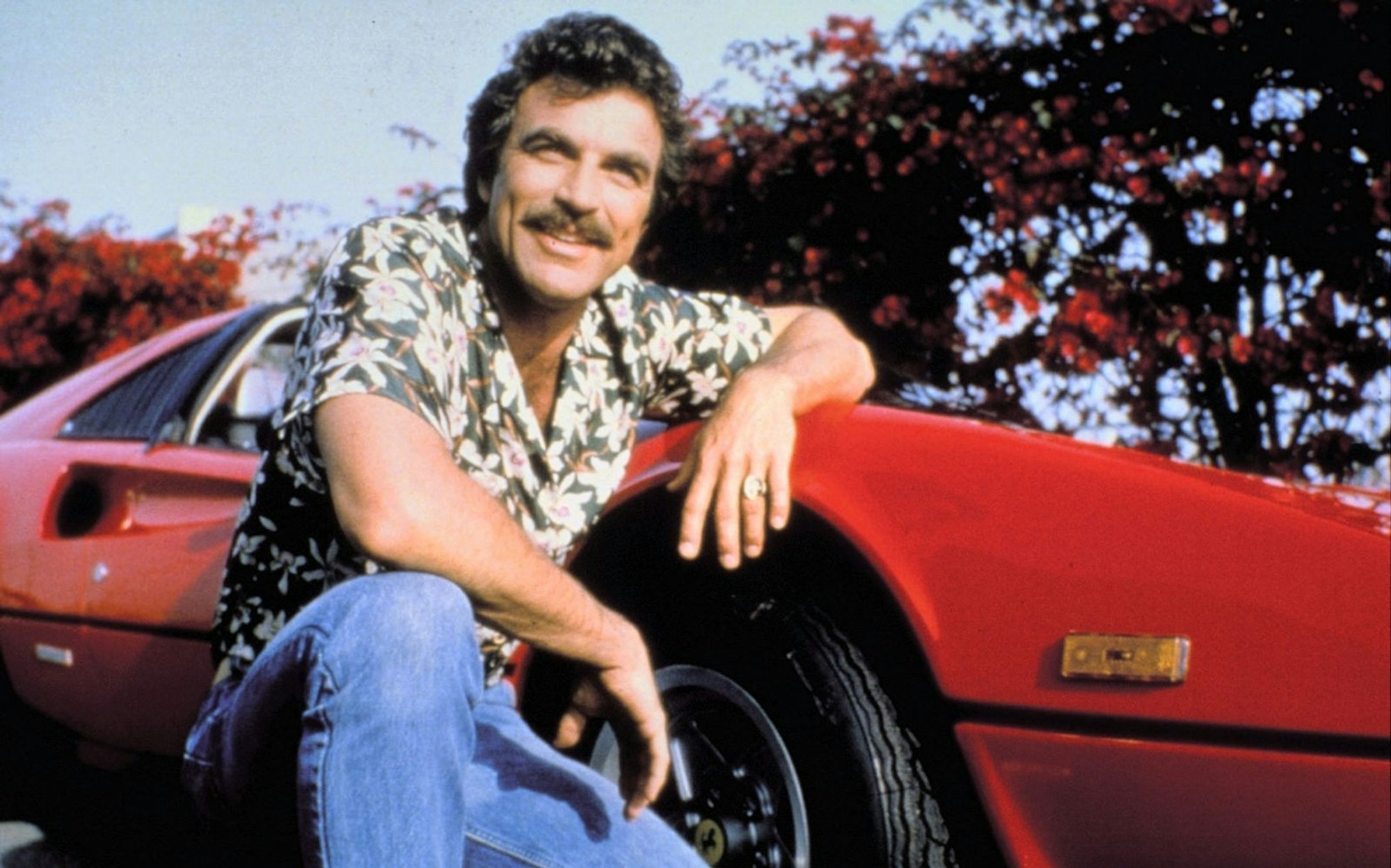 Die Rolle des gleichnamigen Privatdetektivs in „Magnum“ machte Tom Selleck zum Star. (Bild: Universal)
