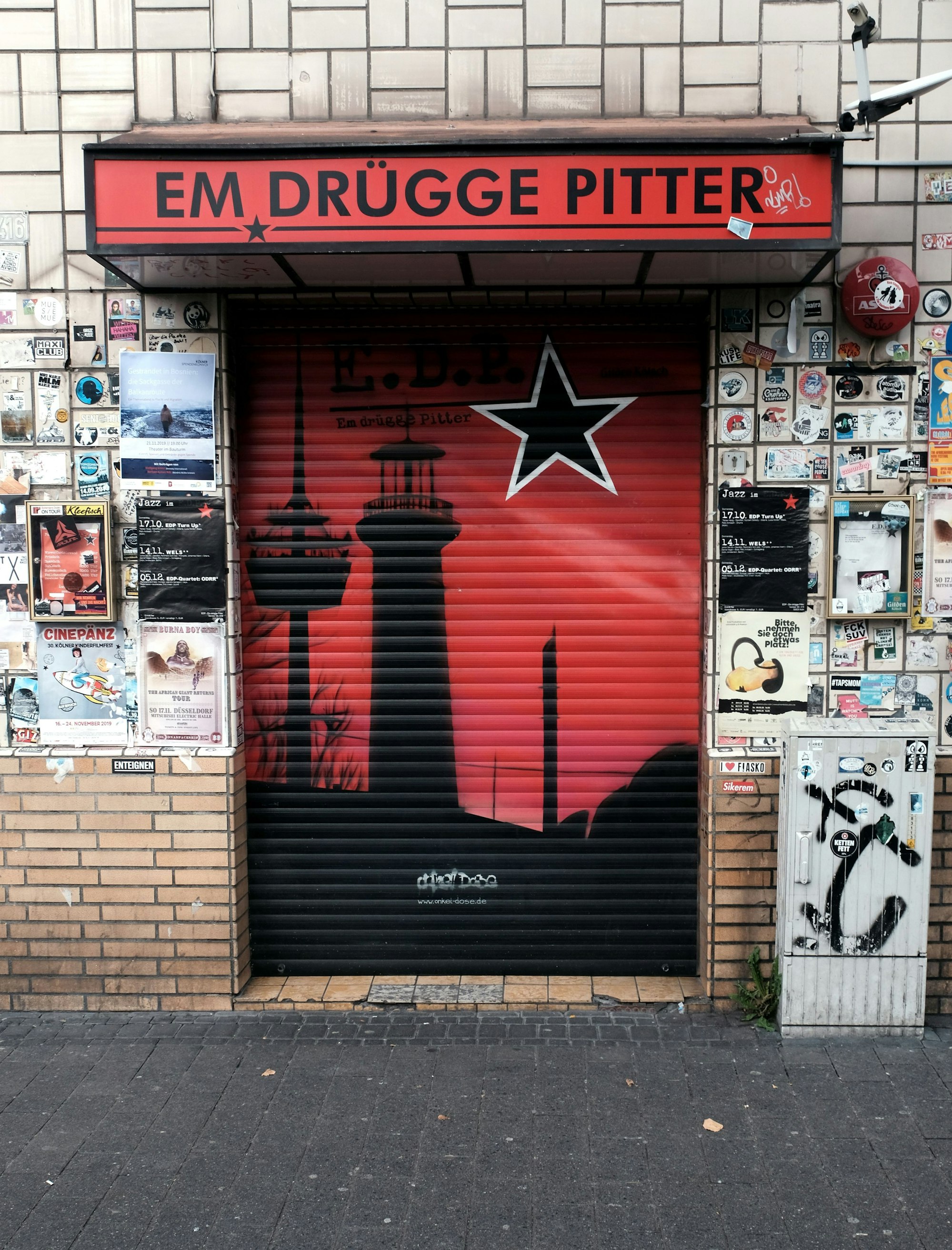 Eingang zur Kneipe Em drügge Pitter
