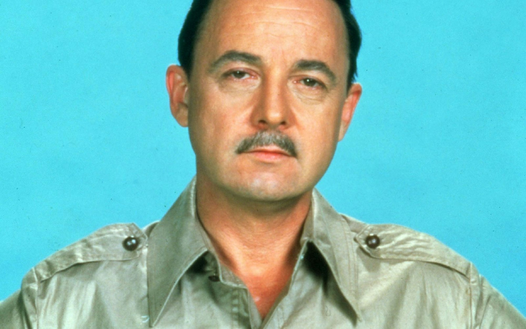 Nach „Magnum“ spielte Hillerman nur noch kleinere Rollen, etwa in der Reihe „In 80 Tagen um die Welt“. Er starb 2017 im Alter von 84 Jahren an einer Herz-Kreislauf-Erkrankung. (Bild: MG RTL D / Universal)