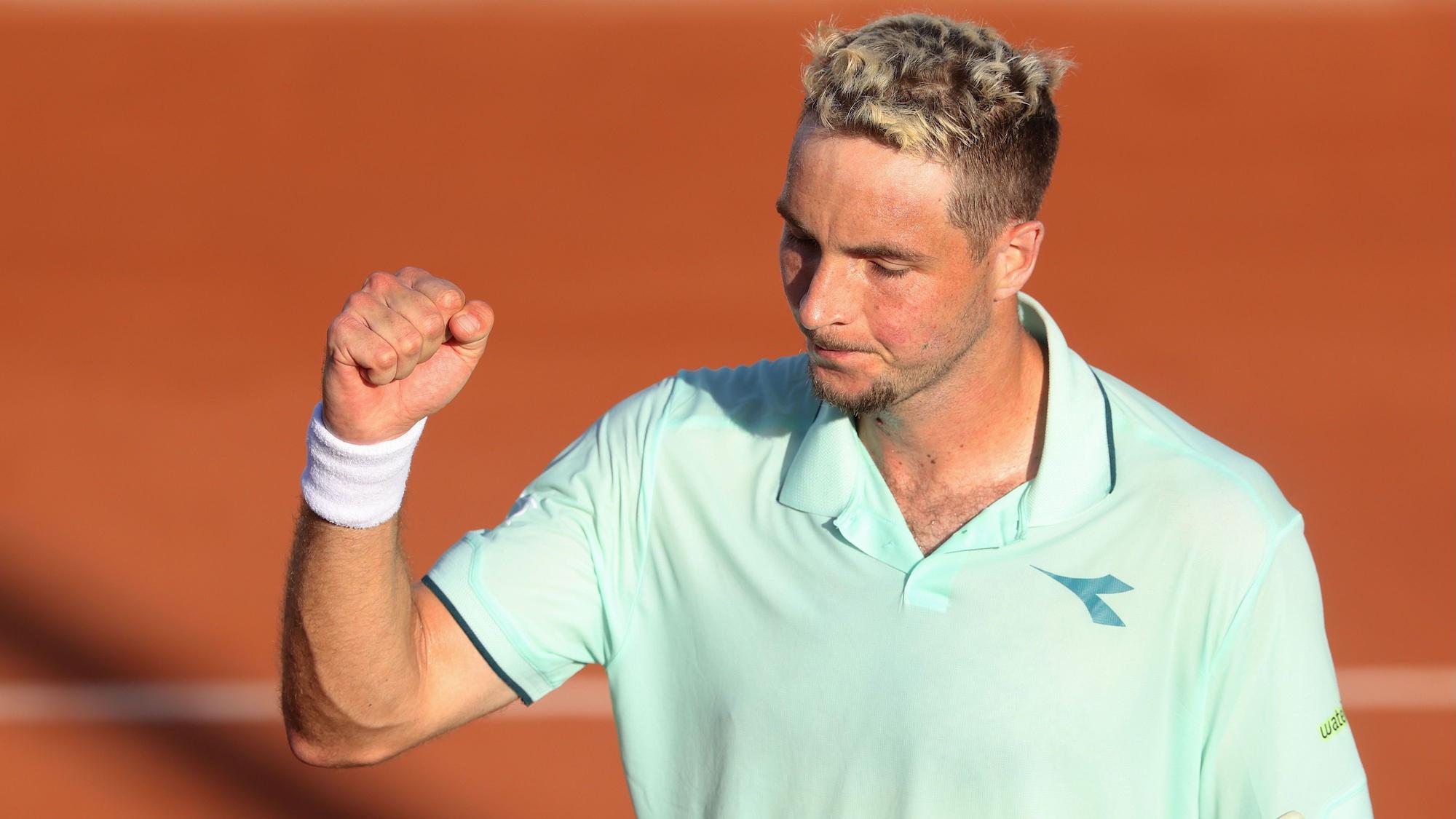 Jan-Lennard Struff jubelt nach seinem Sieg.