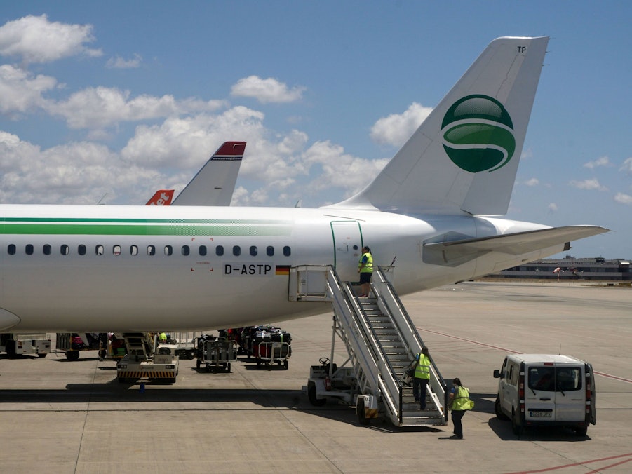 Flugzeuge, Flughafenpersonal und Fahrzeuge