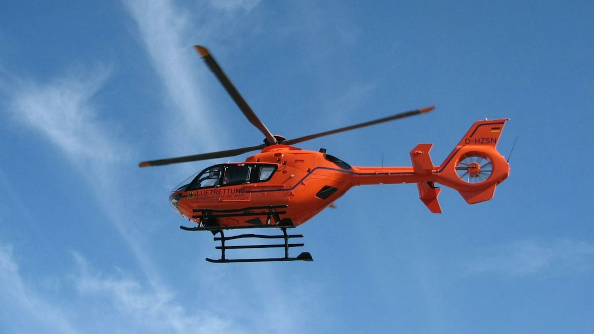 Rettungshubschrauber im Einsatz nach Pedelec-Unfall.