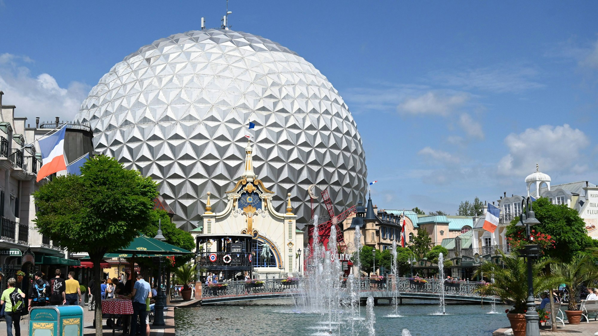 Im Europa-Park stoppt ein Stromausfall die Action.