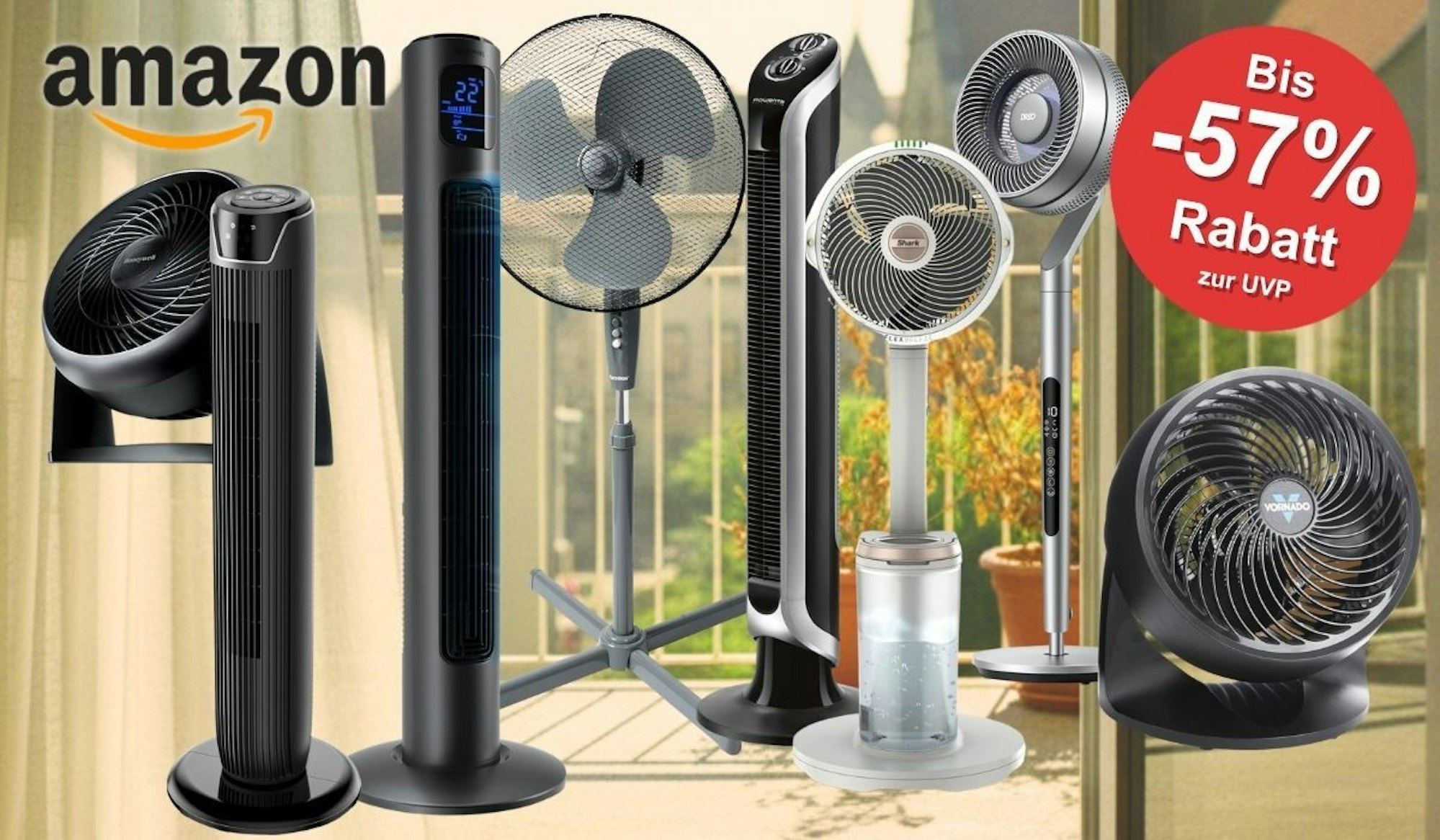 Collage mit mehreren Ventilatoren (Turm-, Stand- und Tischventilator) vor einem sommerlichen Balkonhintergrund; links das Amazon-Logo, rechts ein roter Hinweis „Bis -57% Rabatt zur UVP“.