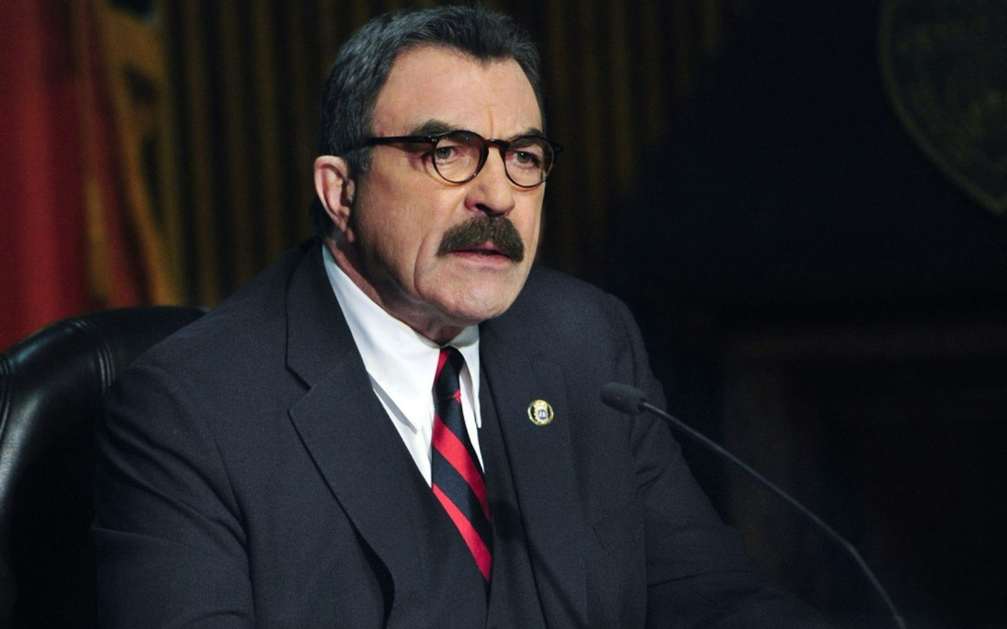 Inzwischen gehört Selleck wieder zu den größten (US-)Serienstars. In der Krimiserie „Blue Bloods“ spielte er bis 2024 den New Yorker Polizeichef und Familienvater Frank Reagan (Bild). (Bild: kabel eins / CBS Broadcasting)