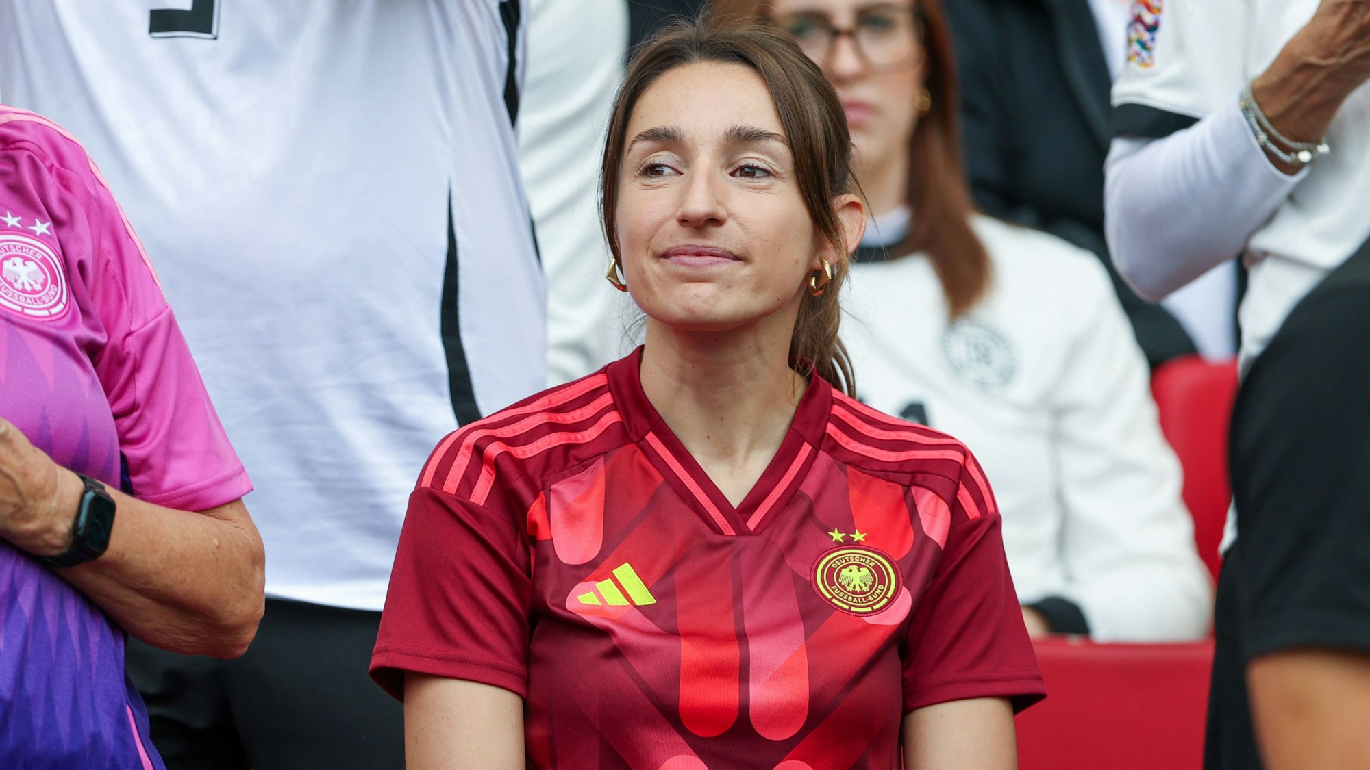 Lena Wurzenberger auf der Tribüne.