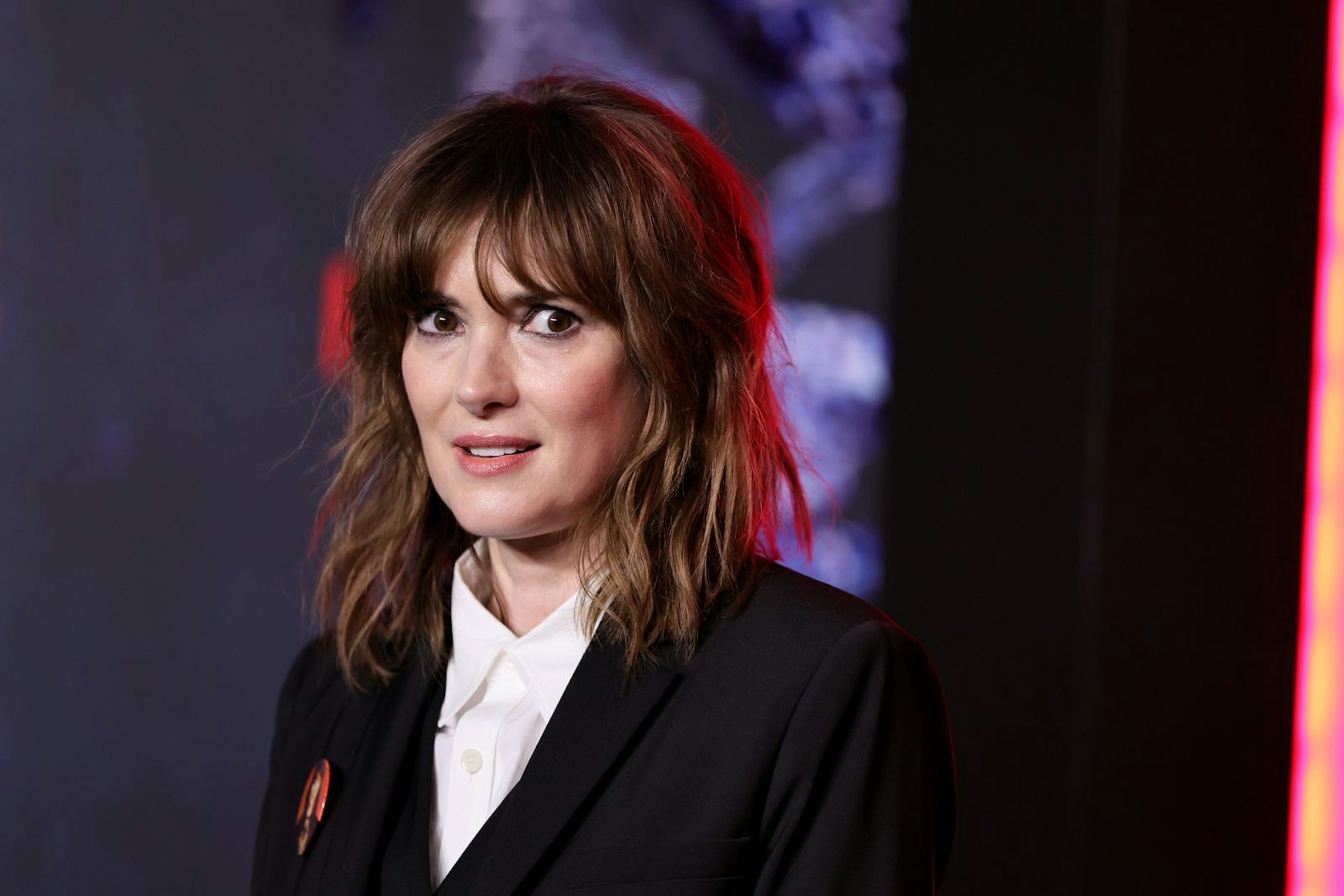 Verschrobene Sekte oder harmlose Hippie-Kommune? Das ist nicht ganz klar bei der „Rainbow Family“, in der Winona Ryder aufwuchs. (Bild: Theo Wargo/Getty Images)