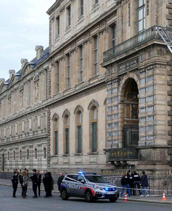 Spektakulärer Kunstraub im Louvre: Film und Doku geplant