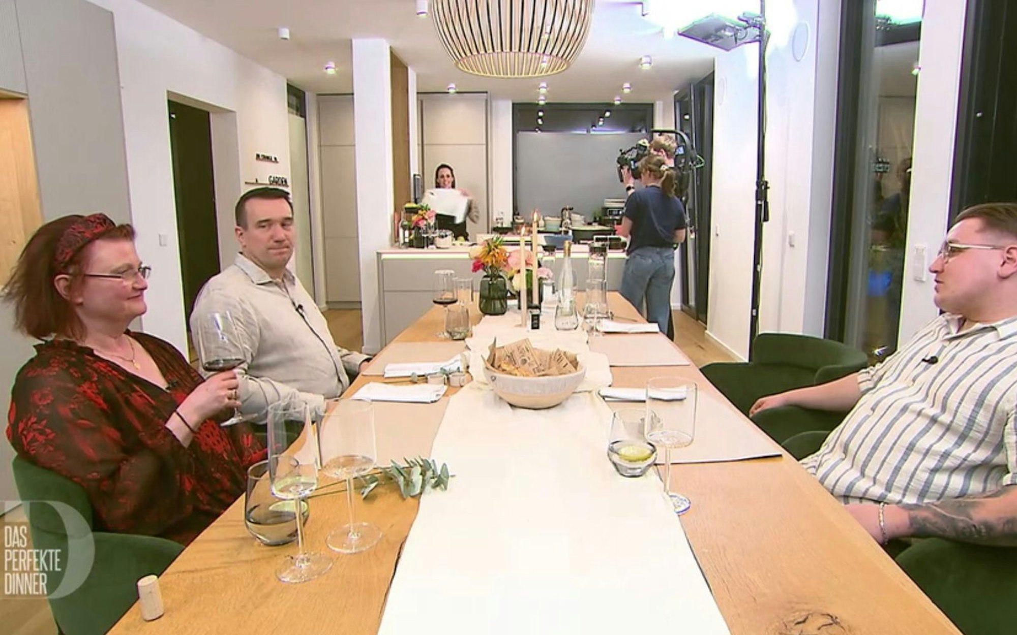 An Tag 2 trifft sich die Karlsruher „Dinner“-Runde bei Anna (42) in Rülzheim. (Bild: RTL)