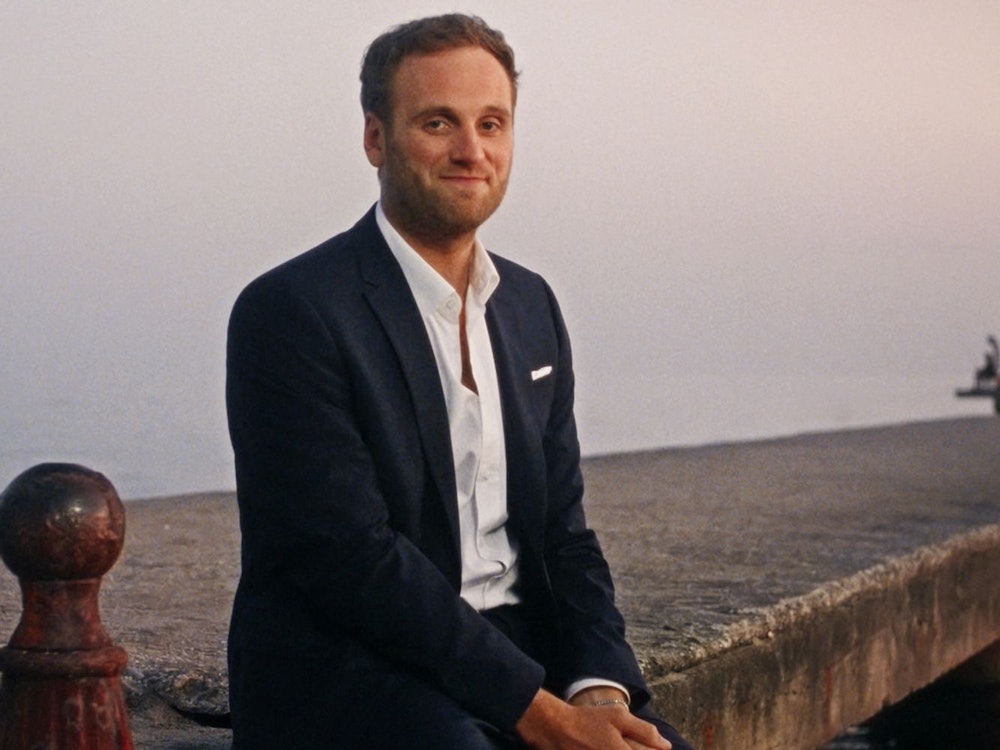 Romantische Gefühle an romantischen Orten? Was braucht es tatsächlich fürs Gelingen der Liebe? Leon Windscheid widmet sich dieser Frage in den beiden Dokus Liebe: Wie sie kommt“ und „Liebe: Wie sie bleibt“. (Bild: ZDF/Mika Völker)
