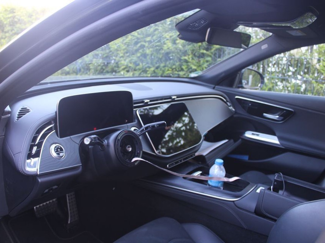 Aufgebrochene Mercedes-Fahrzeuge in Bergisch Gladbach.