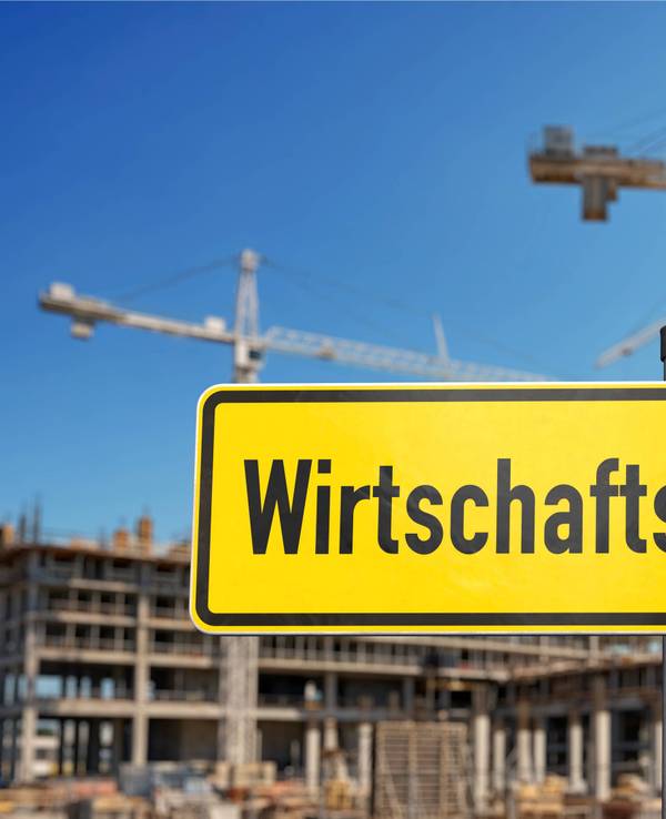 Wegweiser „Wirtschaftswachstum“ und Baustelle