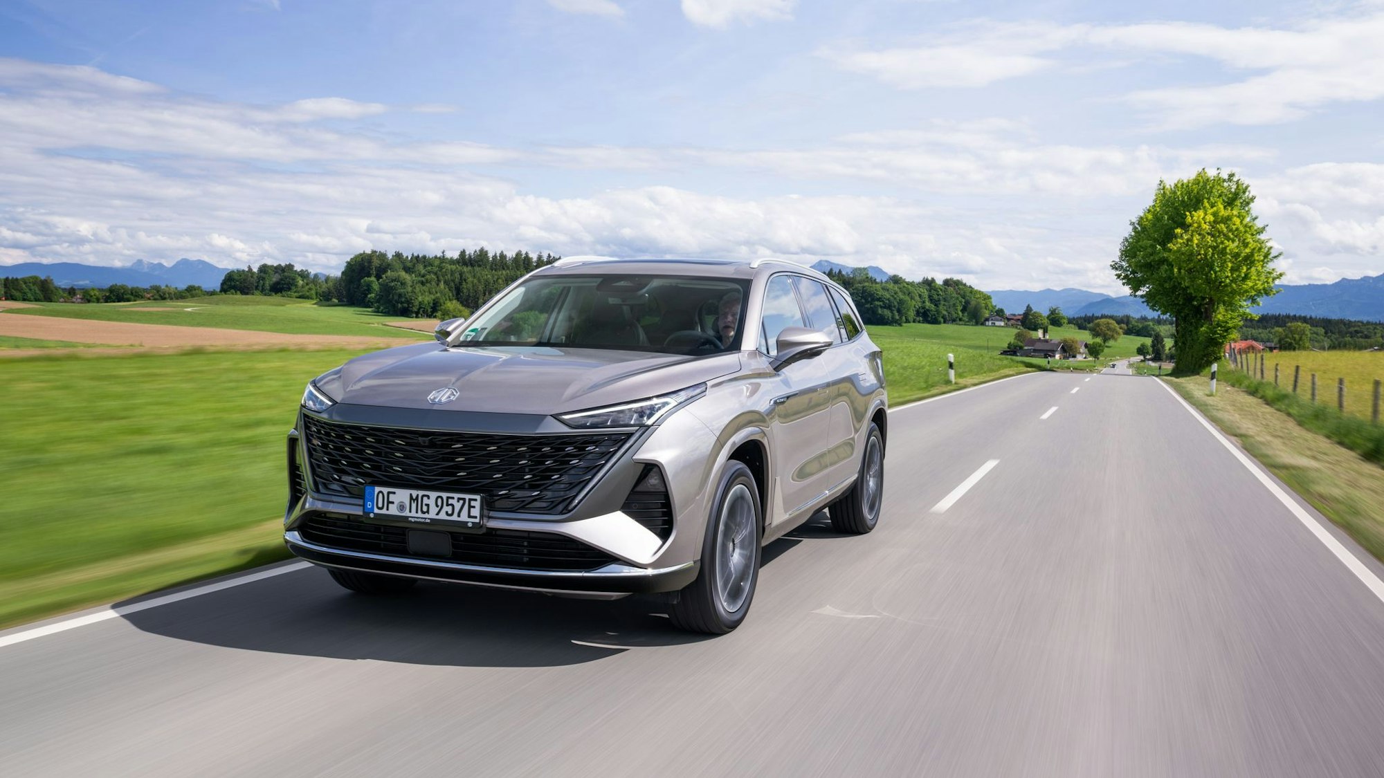 Fahraufnahmen des MG S9 PHEV