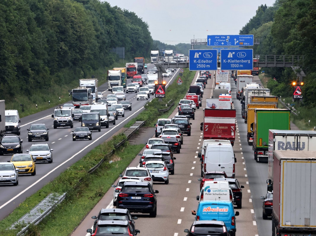 Heftiger Unfall auf der Autobahn 4 bei Köln.