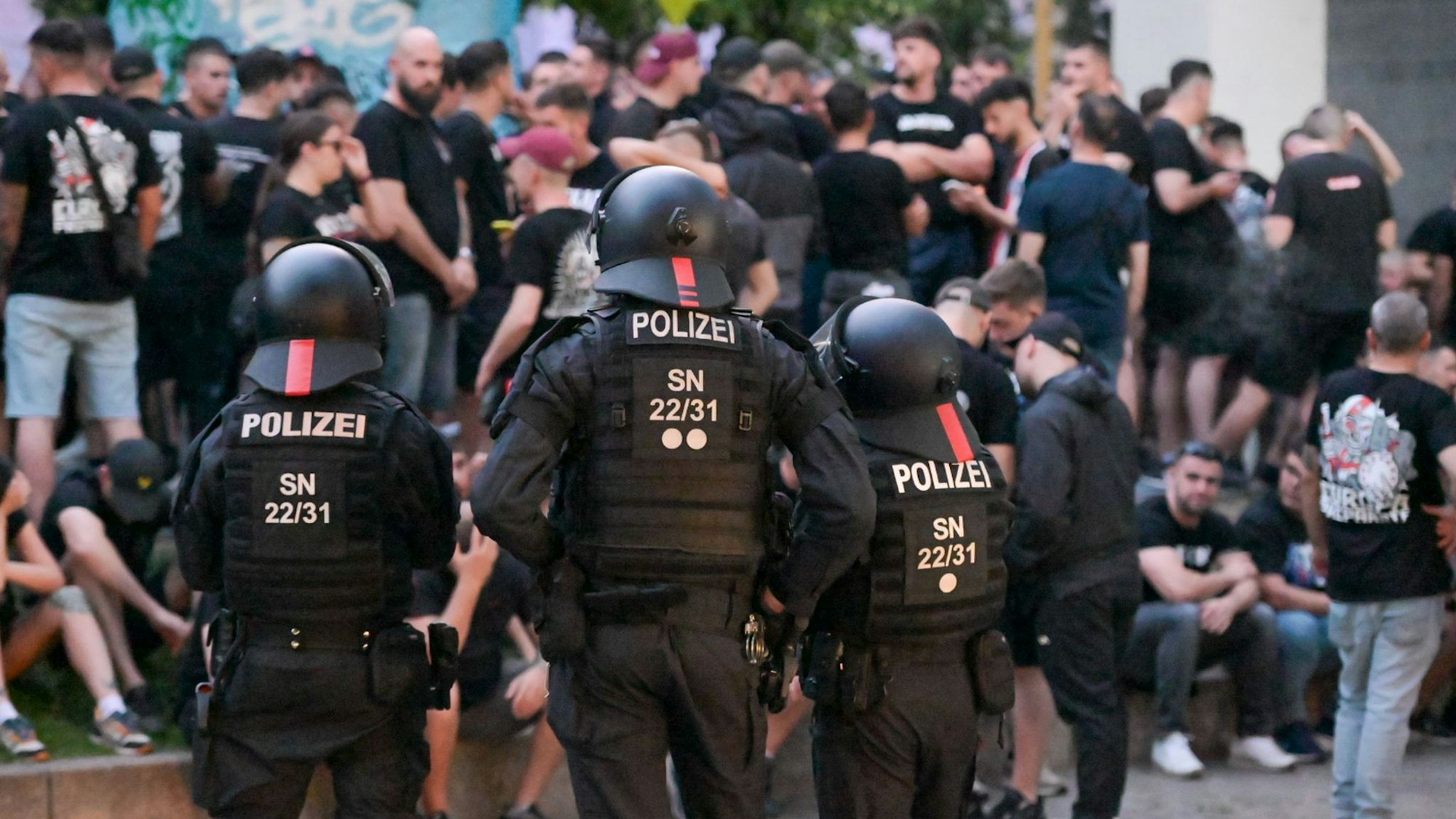 Ausschreitungen zwischen englischen und spanischen Fußballfans
