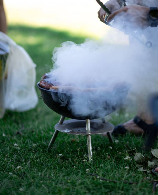 In vielen NRW-Parks grillten die Menschen im Freien.