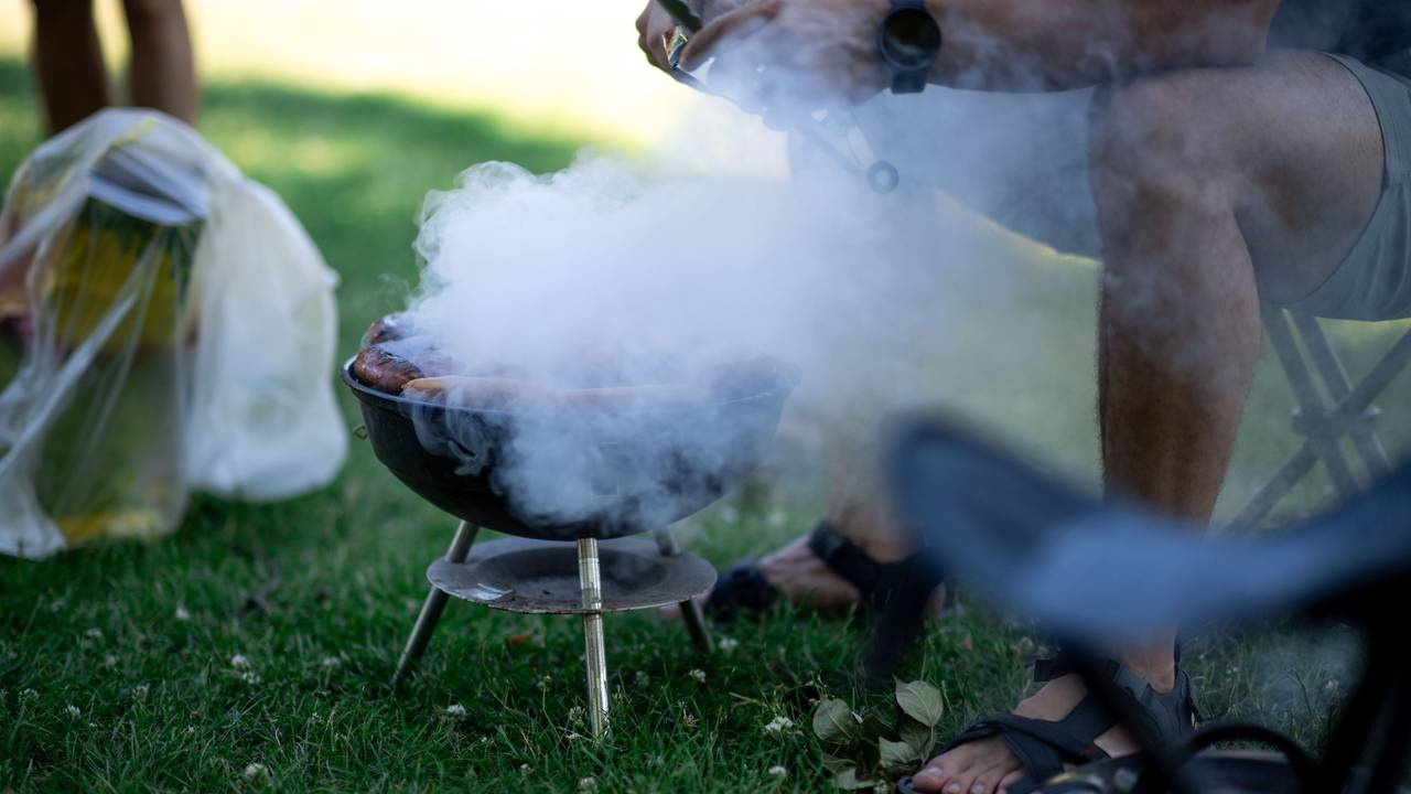 In vielen NRW-Parks grillten die Menschen im Freien.