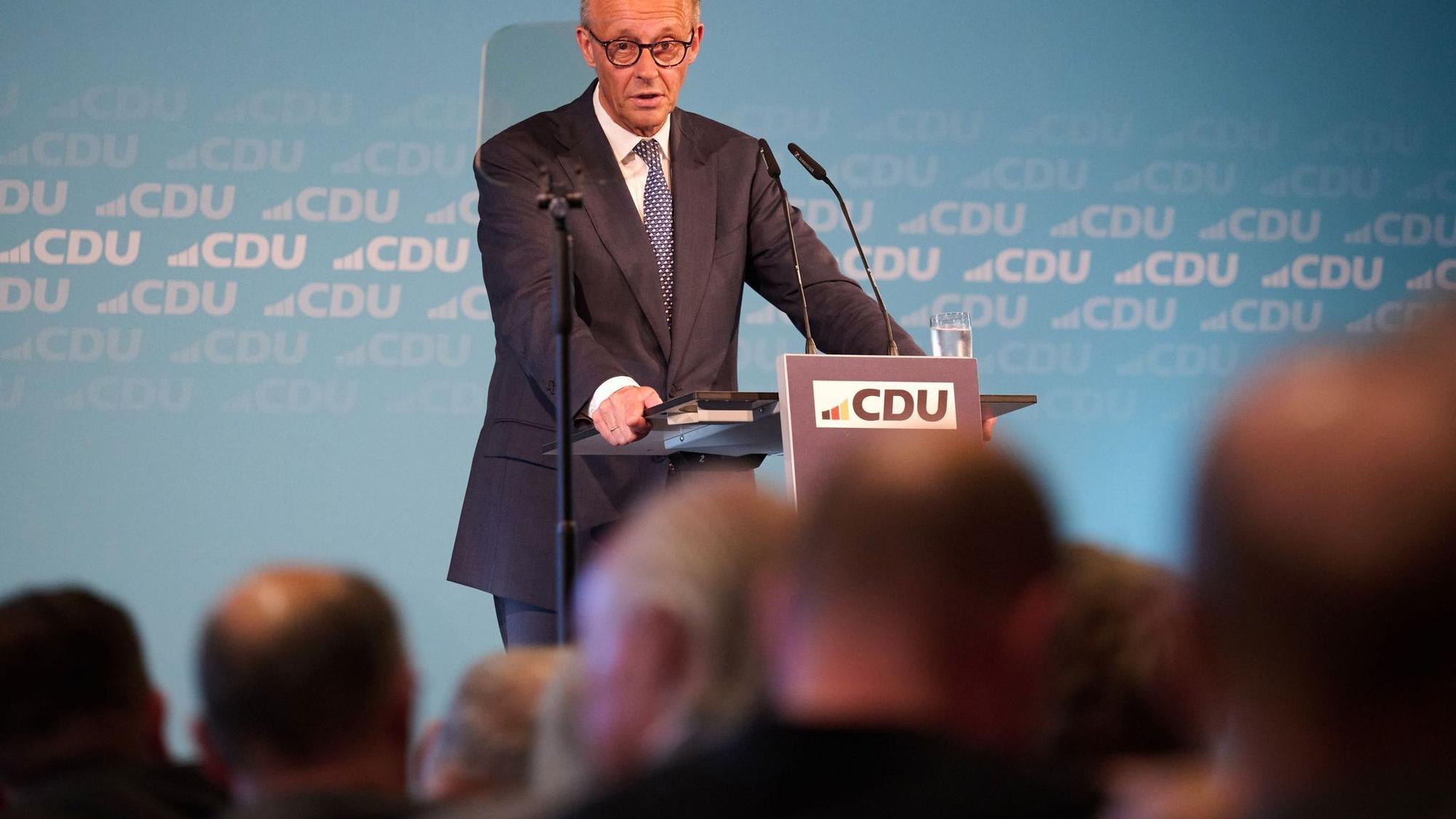 Bundeskanzler Merz beim Jubiläum des Neheim-Hüstener Programms