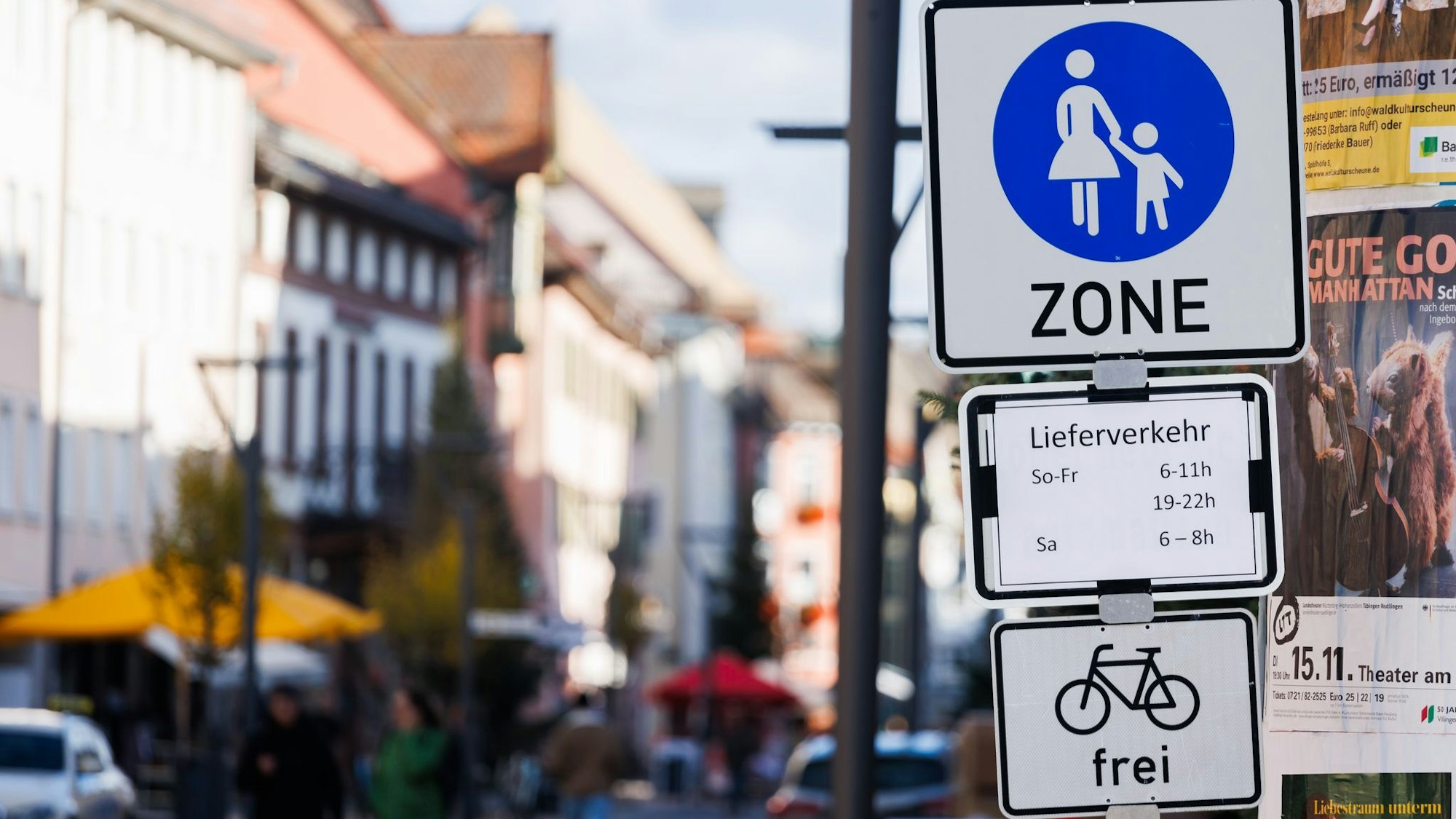 Ein Schild markiert den Beginn einer Fußgängerzone