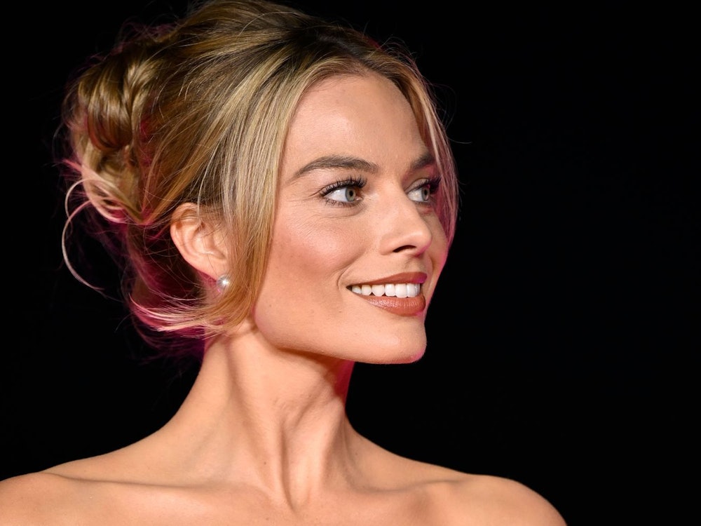 Margot Robbie hatte im Film „Wuthering Heights“ offenbar „extrem behaarte Achselhöhlen“ - diese sind allerdings nicht zu sehen. (Bild: 2023 Getty Images/Gareth Cattermole)