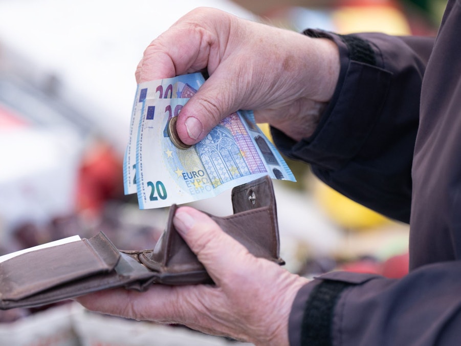 Die Löhne steigen: Beschäftigte haben mehr Geld zum Ausgeben