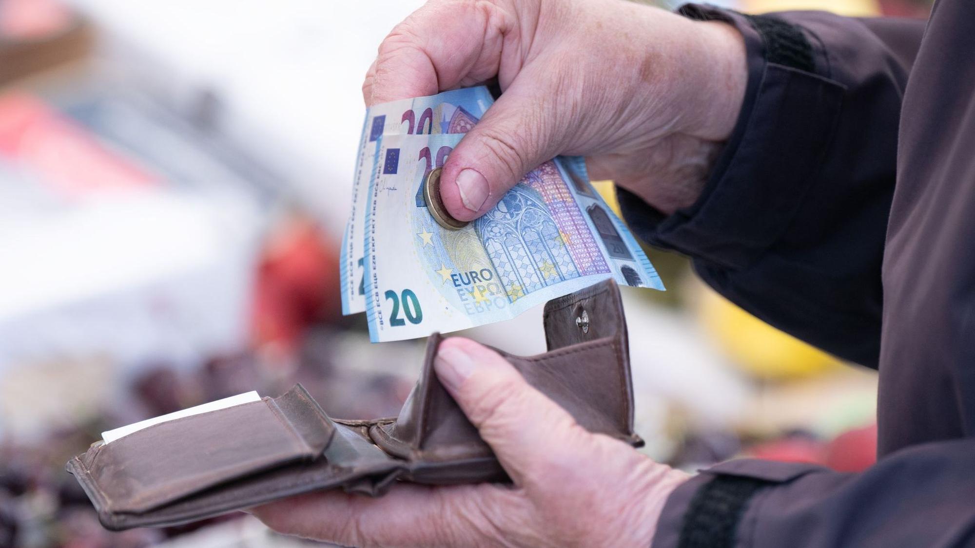 Die Löhne steigen: Beschäftigte haben mehr Geld zum Ausgeben