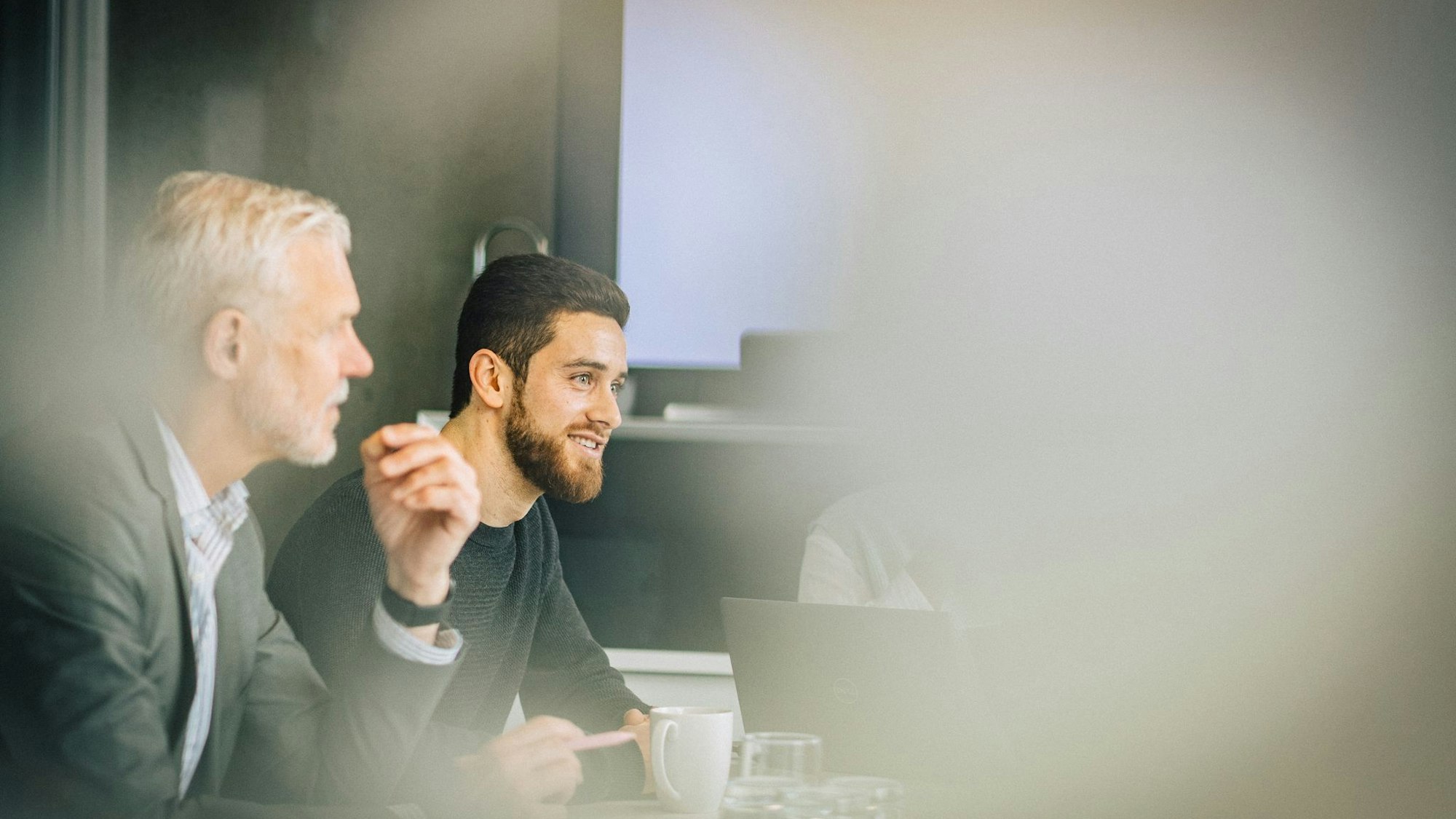 Eine Gruppe Kollegen in einem Meeting