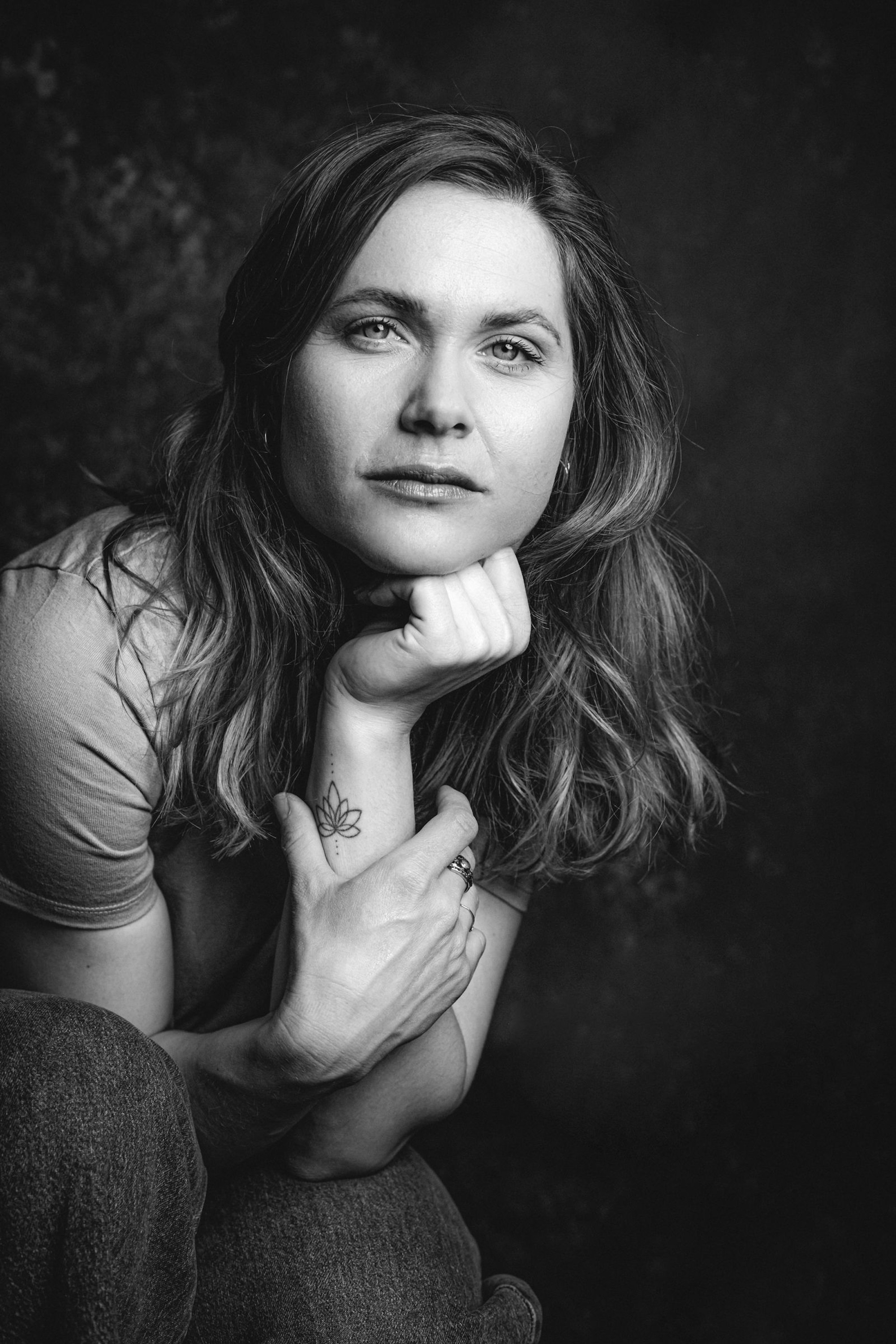 Nach verschiedenen Nebenrollen und Gastauftritten in Serien wie „Der Bergdoktor“, „Gute Zeiten, schlechte Zeiten“ oder zuletzt „SOKO Wismar“ ergatterte Laura Lippmann in der neuen SAT.1-Vorabendserie „Frieda - Mit Feuer und Flamme“ ihre erste große Hauptrolle. (Bild: Anja Grothe Fotografie)