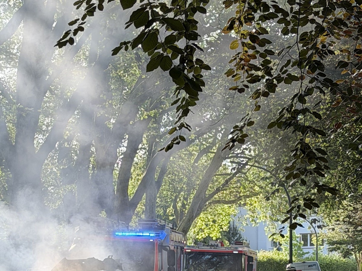 Ein Fahrzeugbrand hat die Feuerwehr in Marienburg beschäftigt.