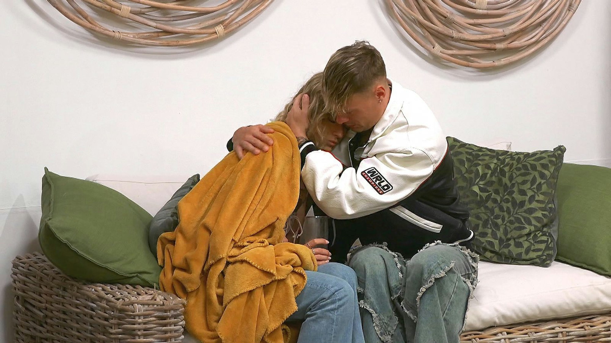Tanina und Fabian versöhnen sich. (Bild: RTL)