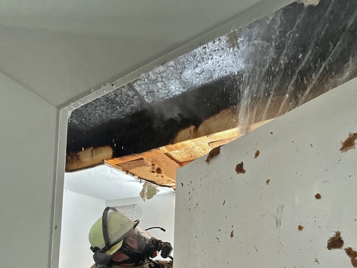 Schwelbrand in einem Wohnhaus in Neuss.