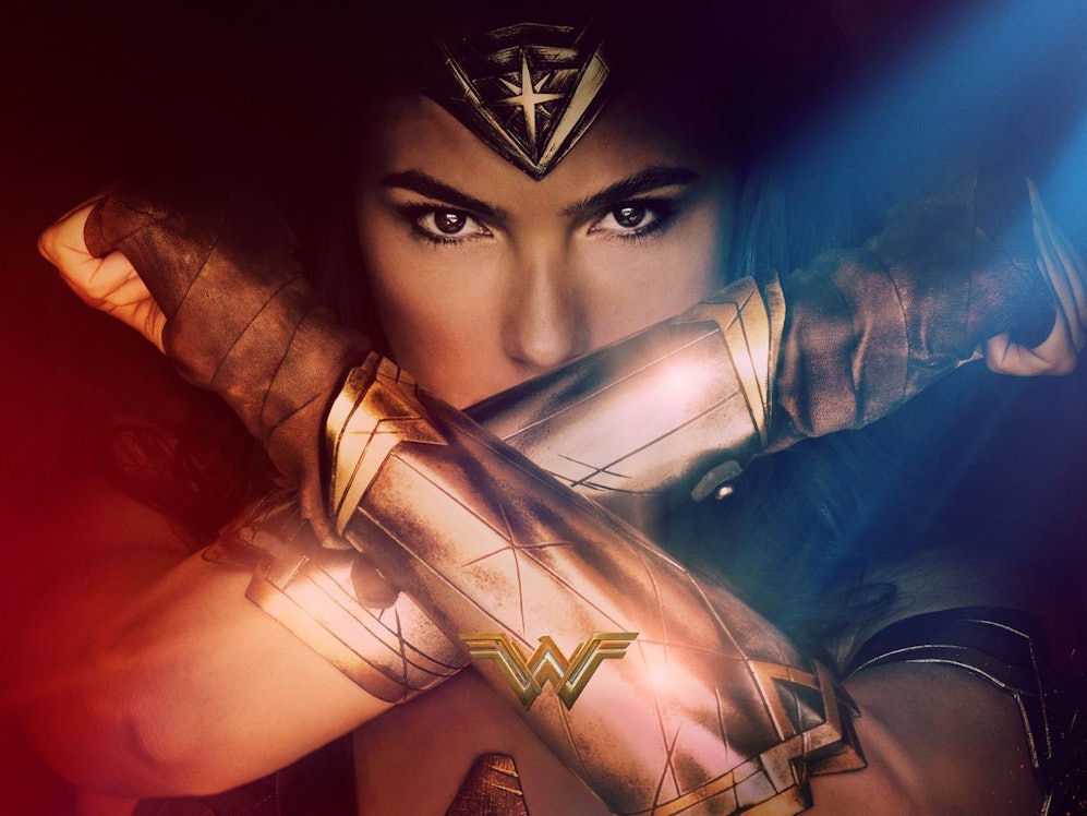 Als Vorlage für die filmische Wonder Woman Diana Prince (Gal Gadot) diente die gleichnamige Figur aus den DC Comics. (Bild: RTL / Warner Bros. Entertainment, Inc.)
