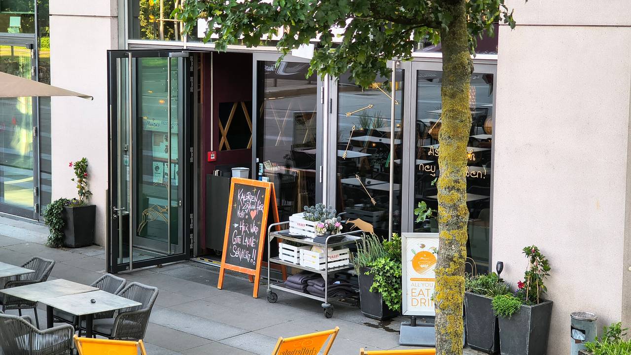 Betreiber können schlechte Restaurant-Bewertungen bei Google löschen lassen. Die Anzahl der Löschungen ist jetzt bei Google Maps sichtbar. Hier das Restaurant Mongos in Köln-Deutz.